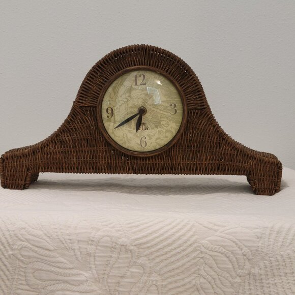 🌴🍍 TOMMY BAHAMA Rare Coastal Wicker Mantel Clock ~ Excellent Lk Nw Condition! - Picture 1 of 9